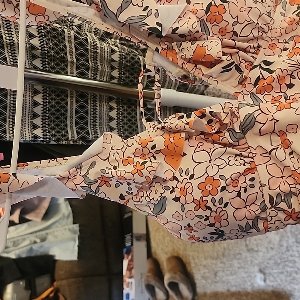 Bathing suit - Picture 2 of 4